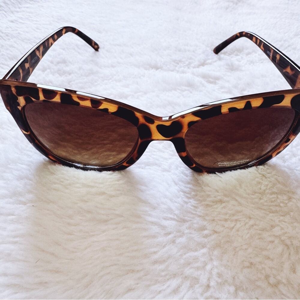 Mina Tortoise Brown Chic Sunglasses - Picture 4 of 12